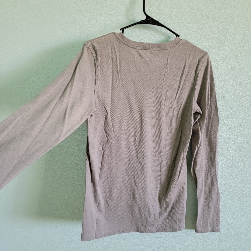 ‼️Sold‼️Carhartt women's long sleeve shirt - Picture 3 of 4
